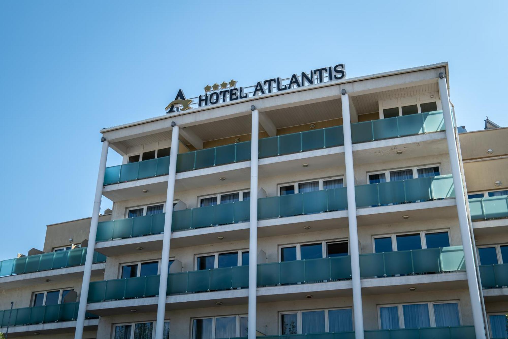 Hotel Atlantis Wellness & Conference ハイデゥソボスロー エクステリア 写真