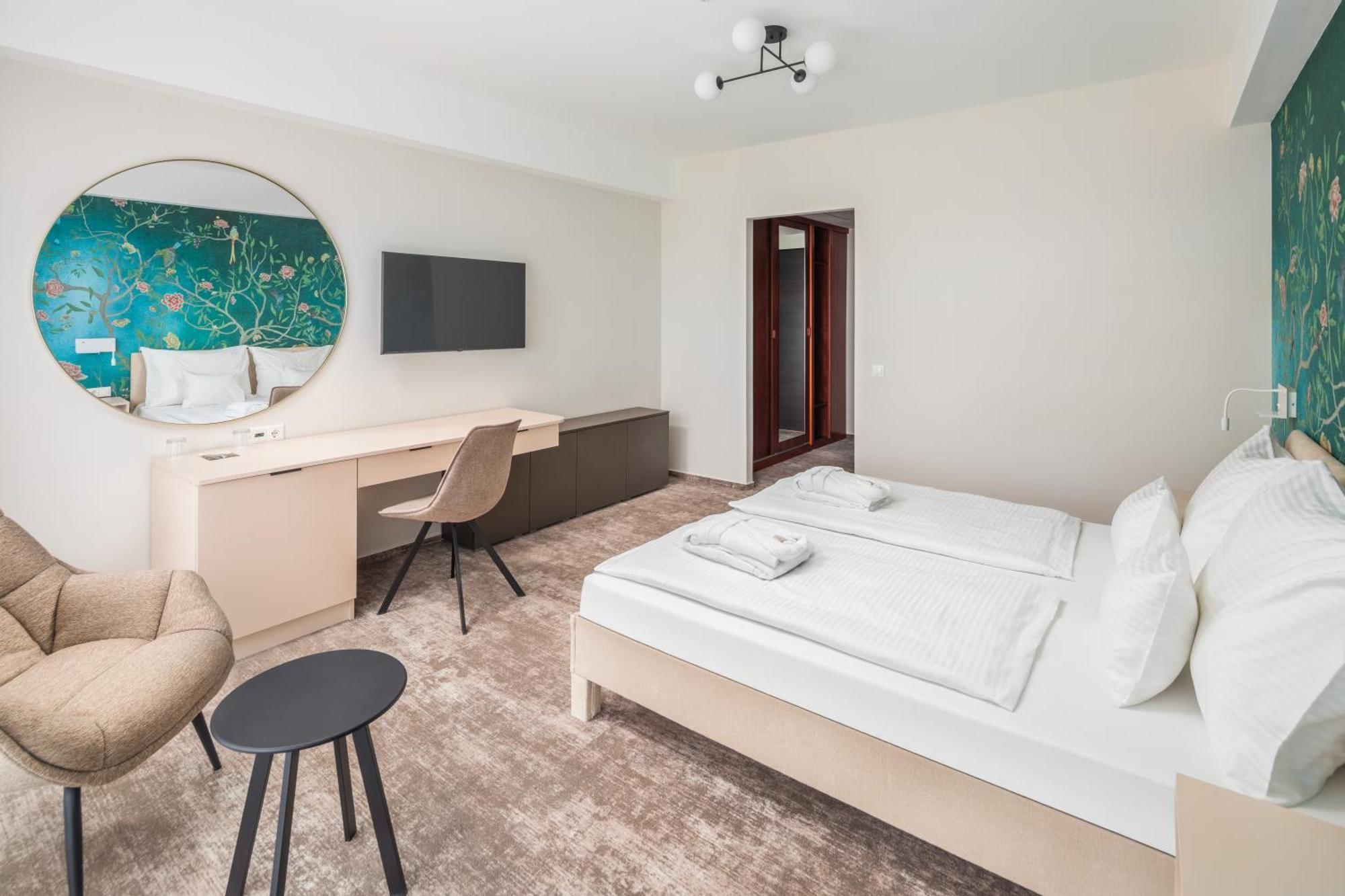 Hotel Atlantis Wellness & Conference ハイデゥソボスロー エクステリア 写真