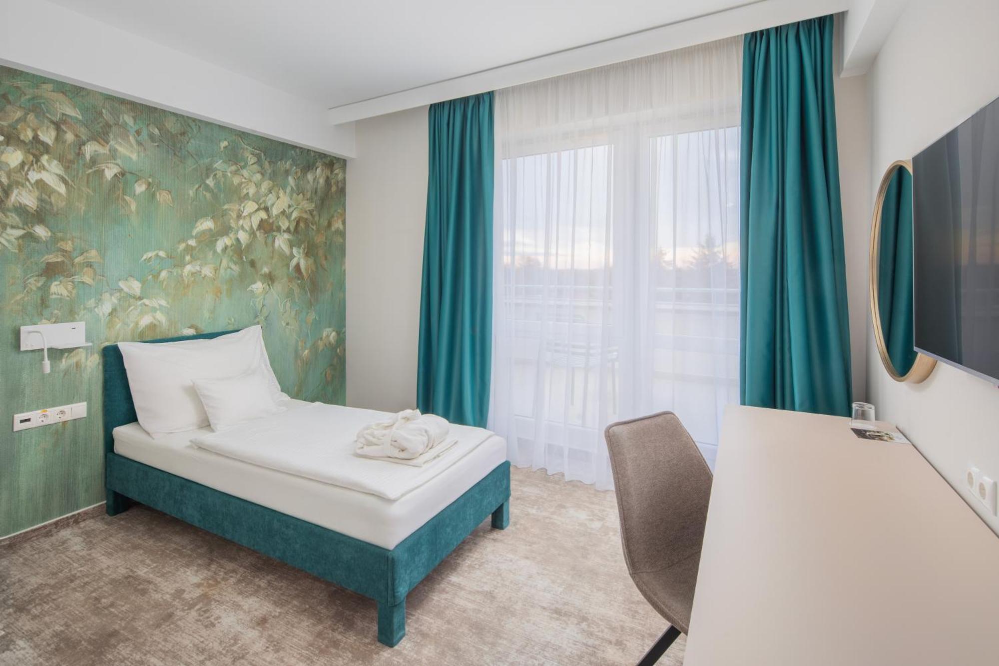 Hotel Atlantis Wellness & Conference ハイデゥソボスロー エクステリア 写真