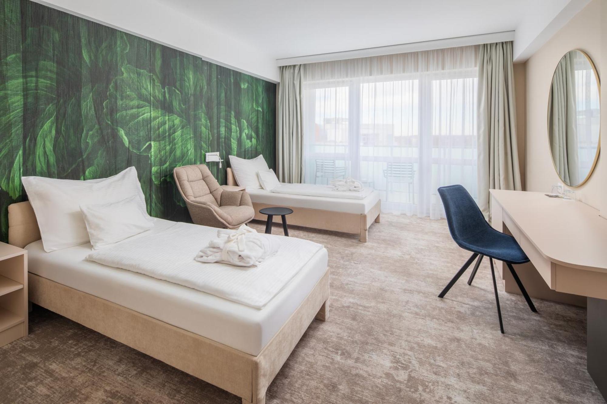 Hotel Atlantis Wellness & Conference ハイデゥソボスロー エクステリア 写真