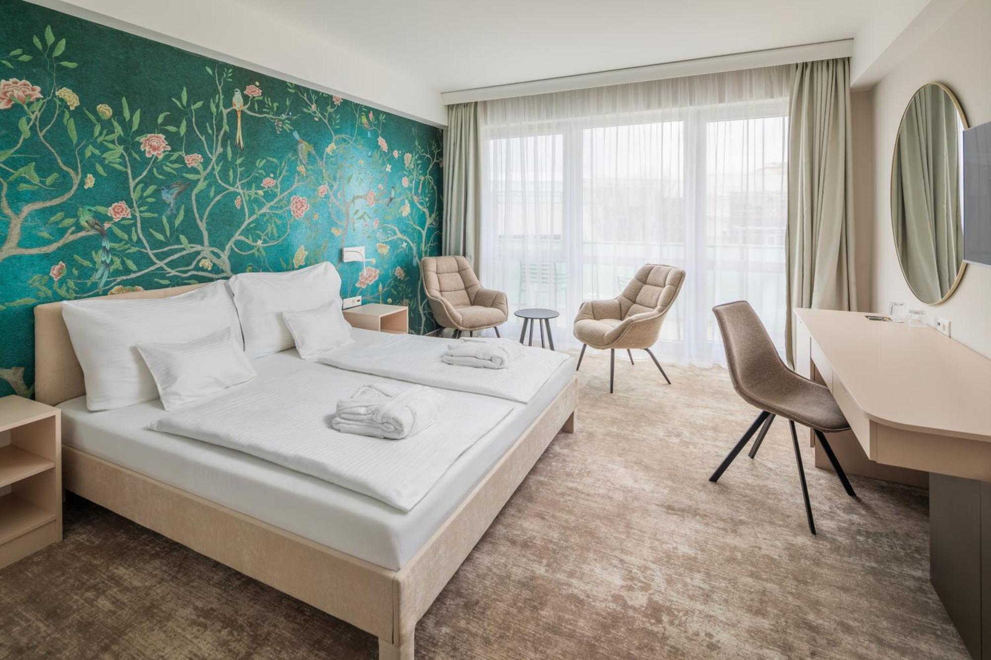 Hotel Atlantis Wellness & Conference ハイデゥソボスロー エクステリア 写真