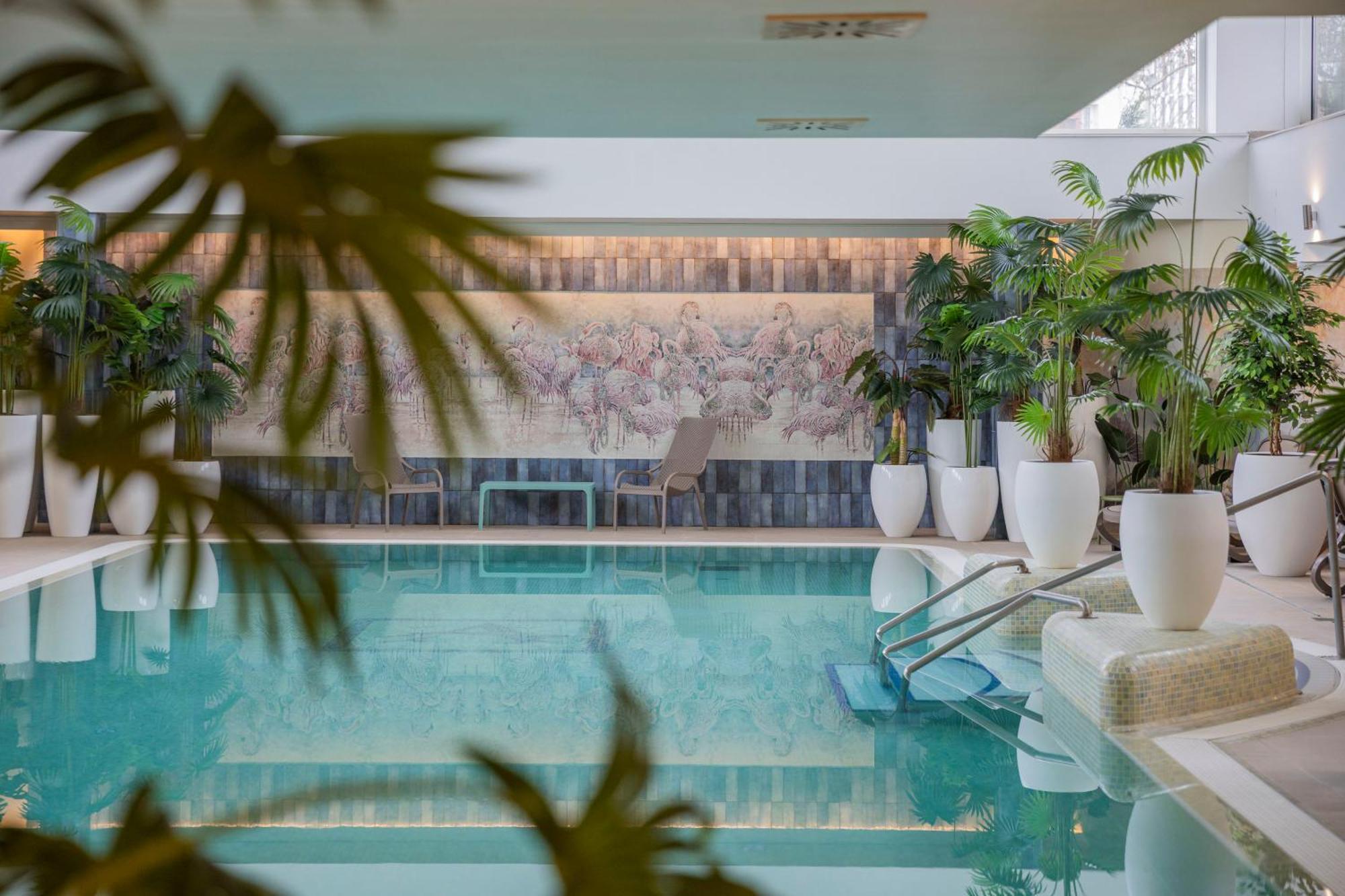 Hotel Atlantis Wellness & Conference ハイデゥソボスロー エクステリア 写真