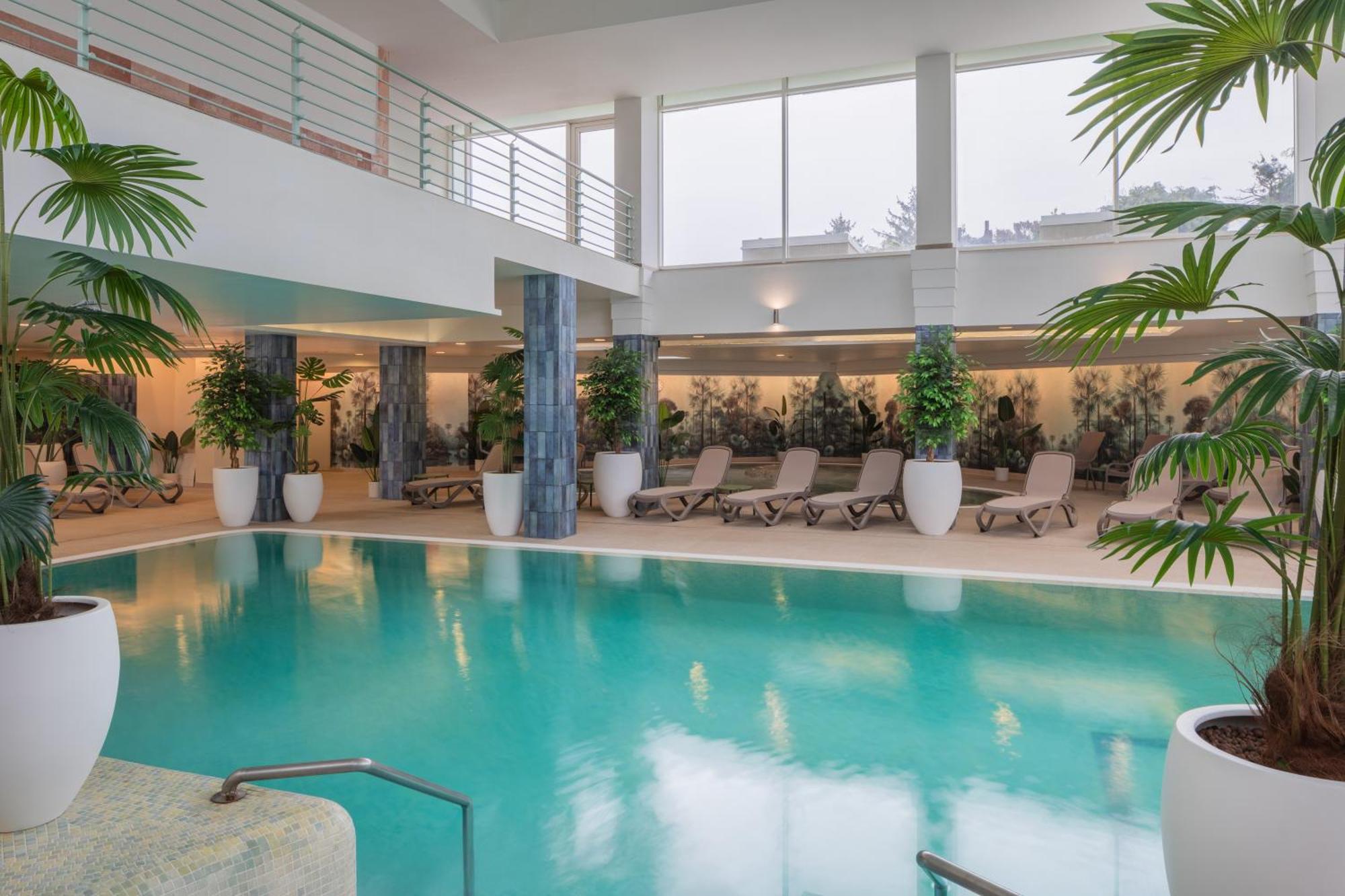 Hotel Atlantis Wellness & Conference ハイデゥソボスロー エクステリア 写真