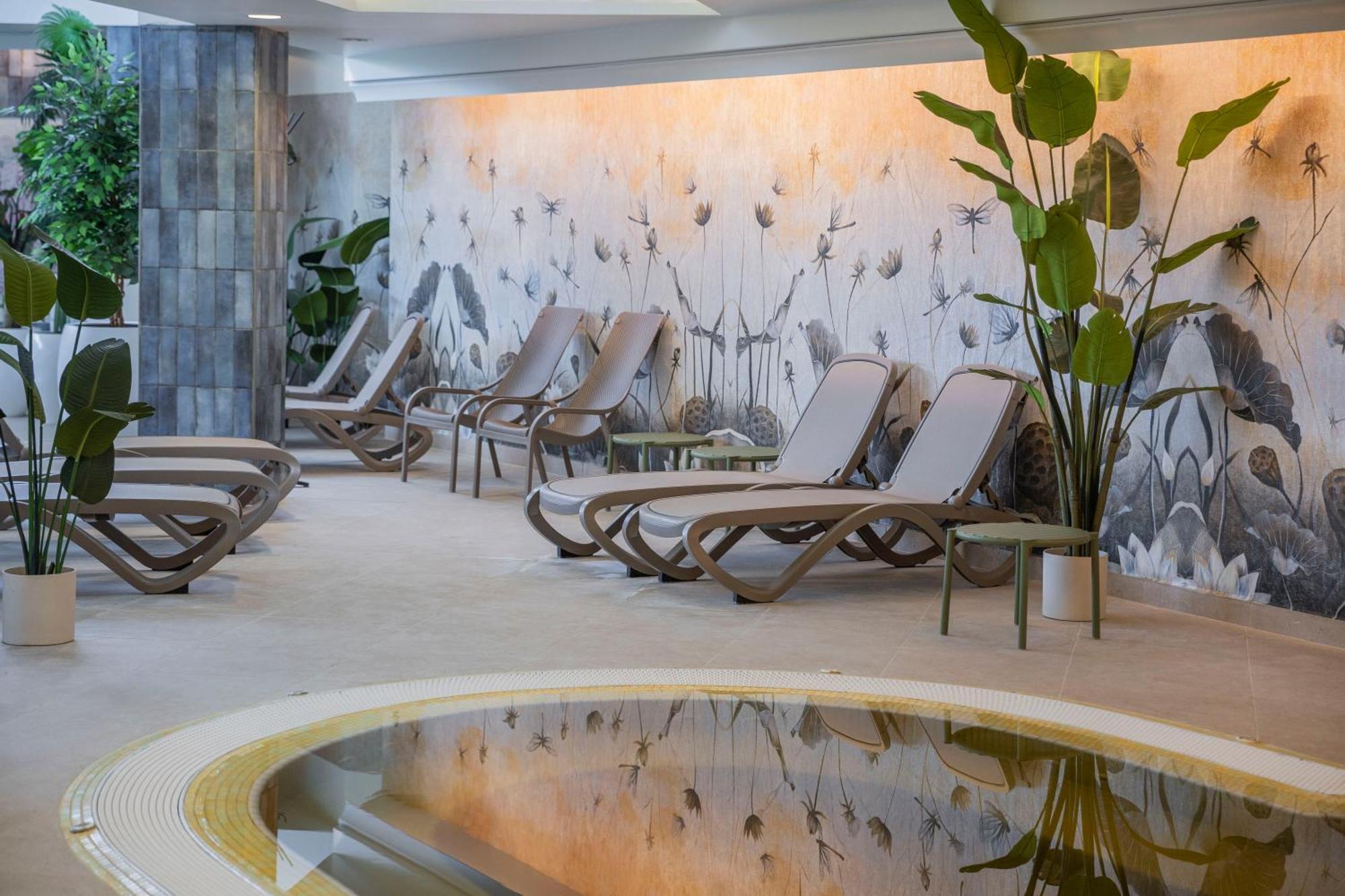 Hotel Atlantis Wellness & Conference ハイデゥソボスロー エクステリア 写真